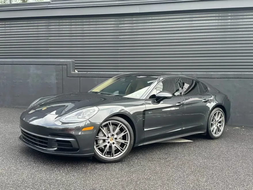 2020 Porsche Panamera 4 photo 1