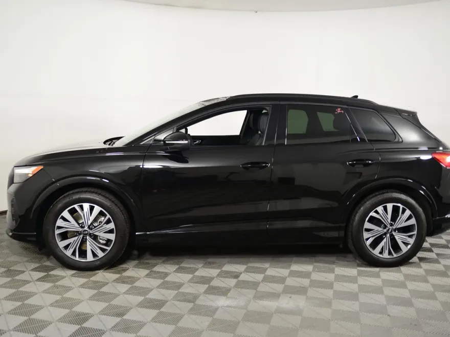 2025 Audi Q4 E-tron Premium Plus photo 1
