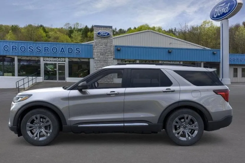2025 Ford Explorer photo 1