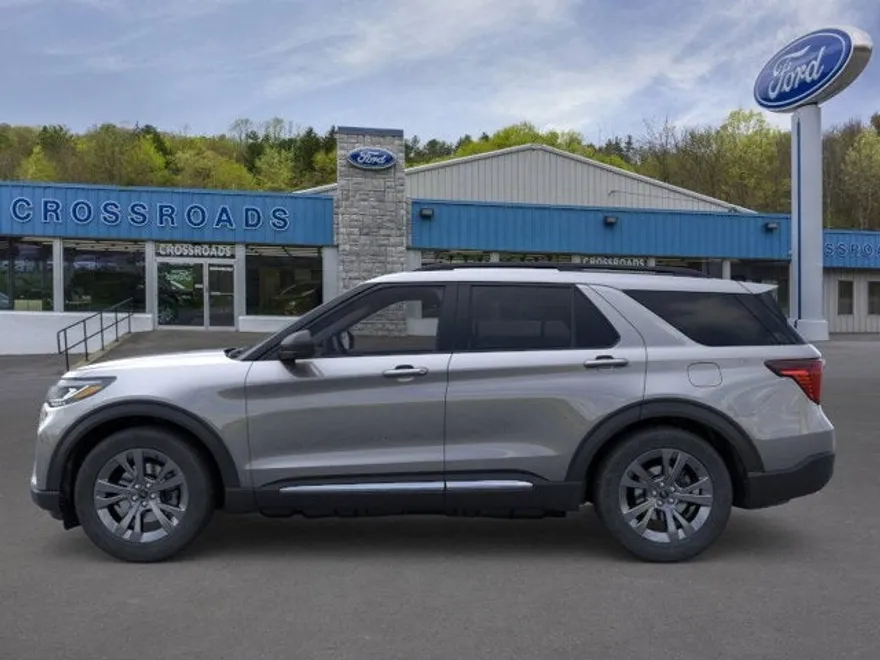 2025 Ford Explorer photo 1