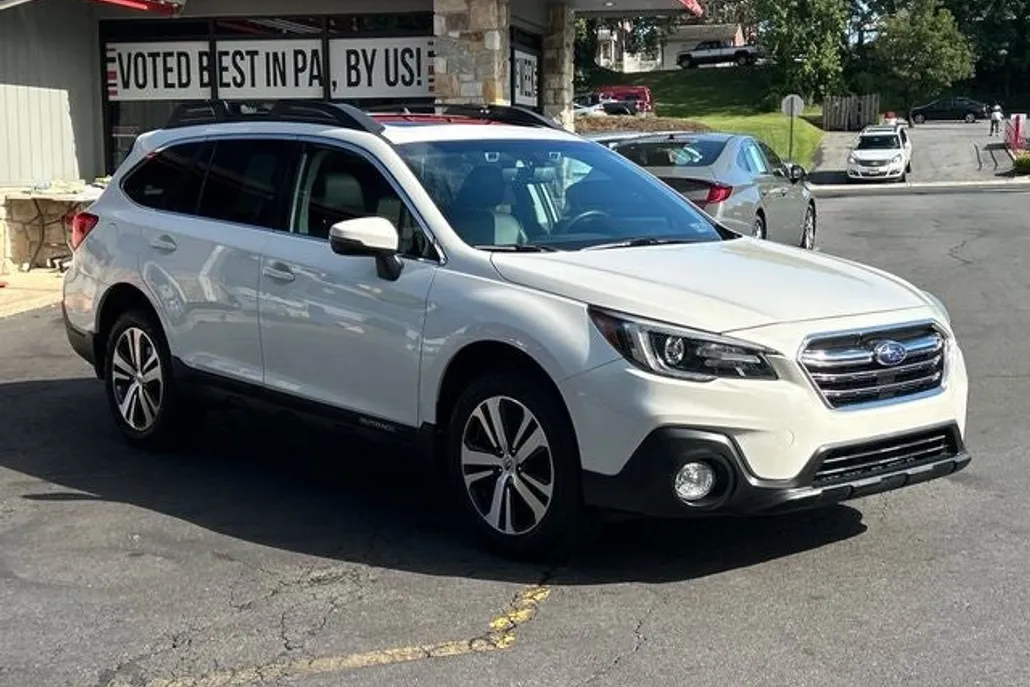 2018 Subaru Outback 2.5i Limited photo 1