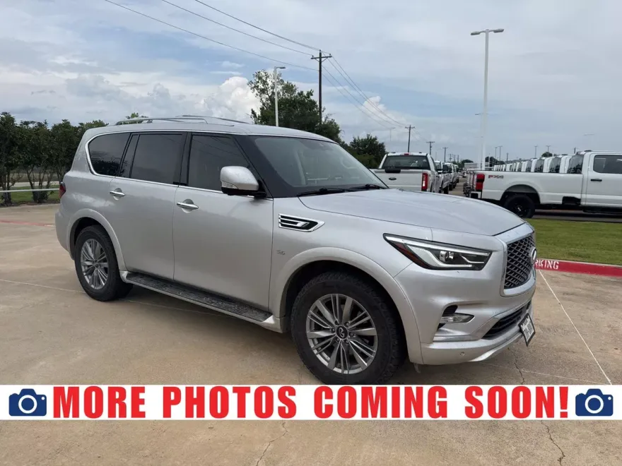 2019 Infiniti QX80 Luxe photo 1