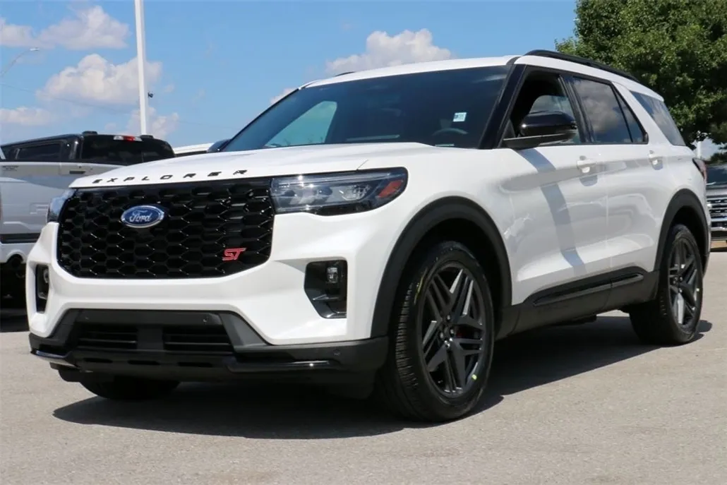 2025 Ford Explorer ST photo 1