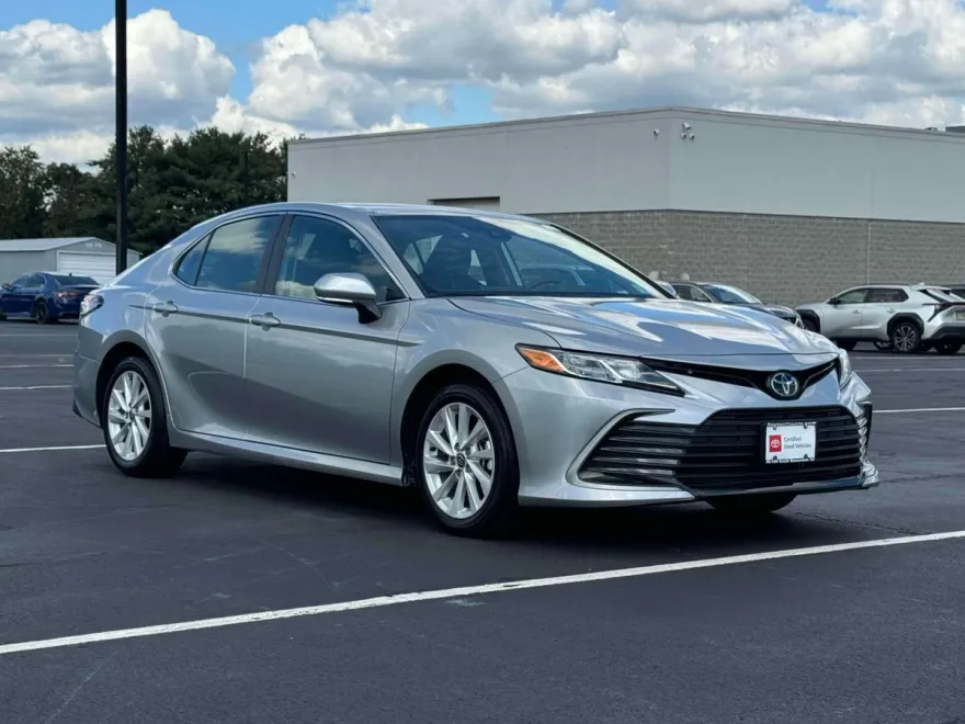 2024 Toyota Camry LE photo 1