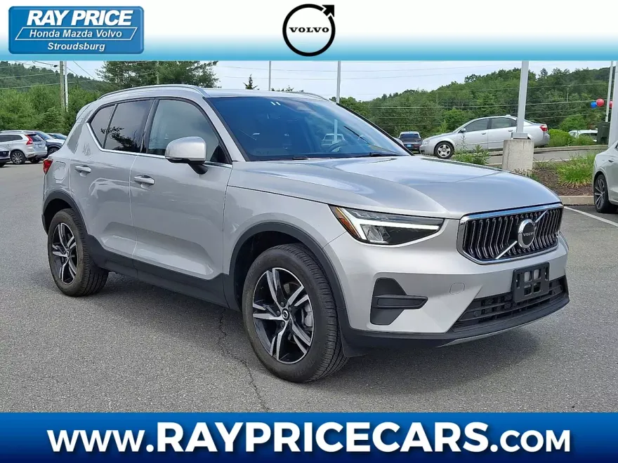 2025 Volvo XC40 Core photo 1