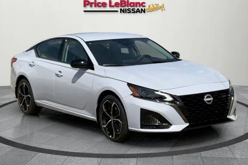 2025 Nissan Altima 2.5 SR photo 1