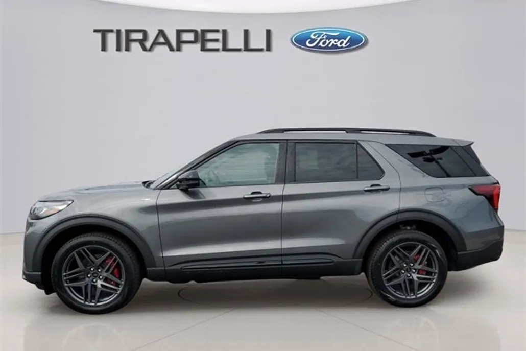 2025 Ford Explorer ST-Line photo 1