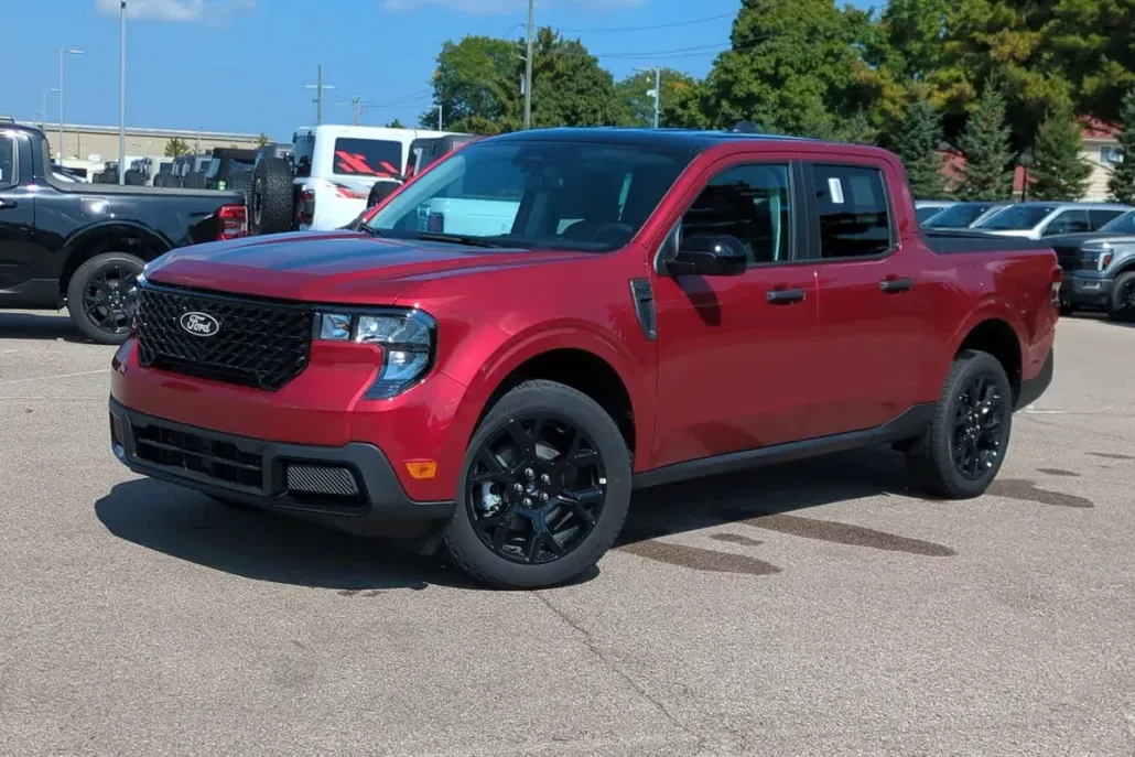 2025 Ford Maverick XLT photo 1