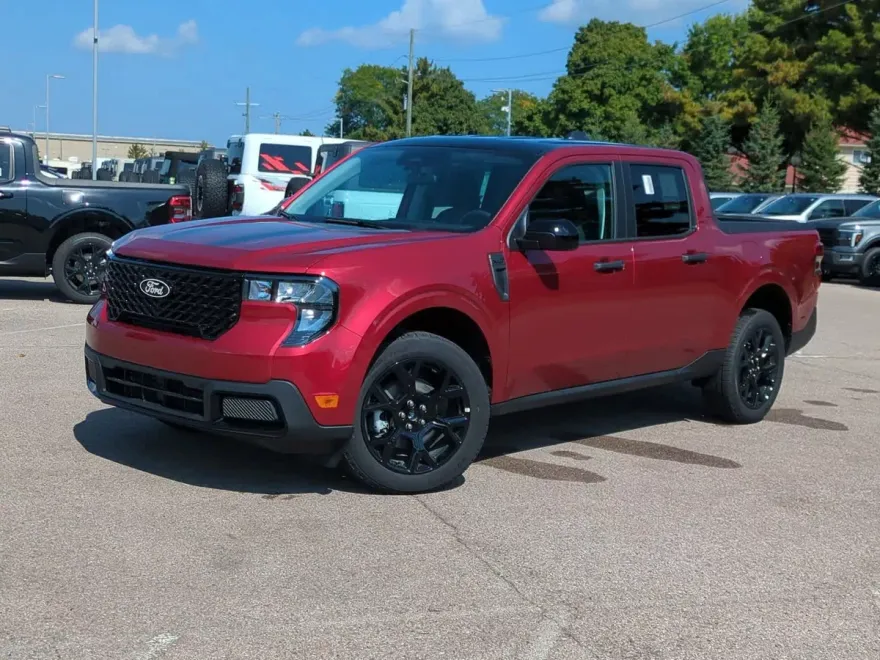 2025 Ford Maverick XLT photo 1