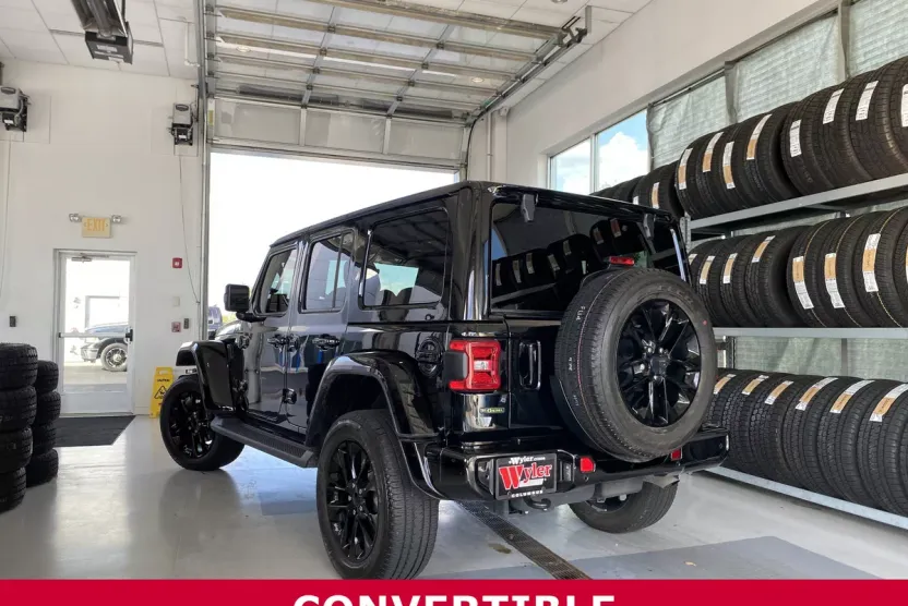 2021 Jeep Wrangler Unlimited Sahara High Altitude photo 1