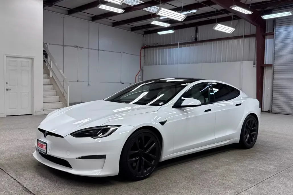 2022 Tesla Model S photo 1