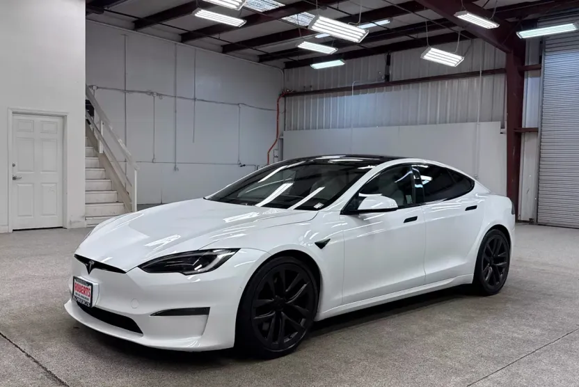 2022 Tesla Model S photo 1