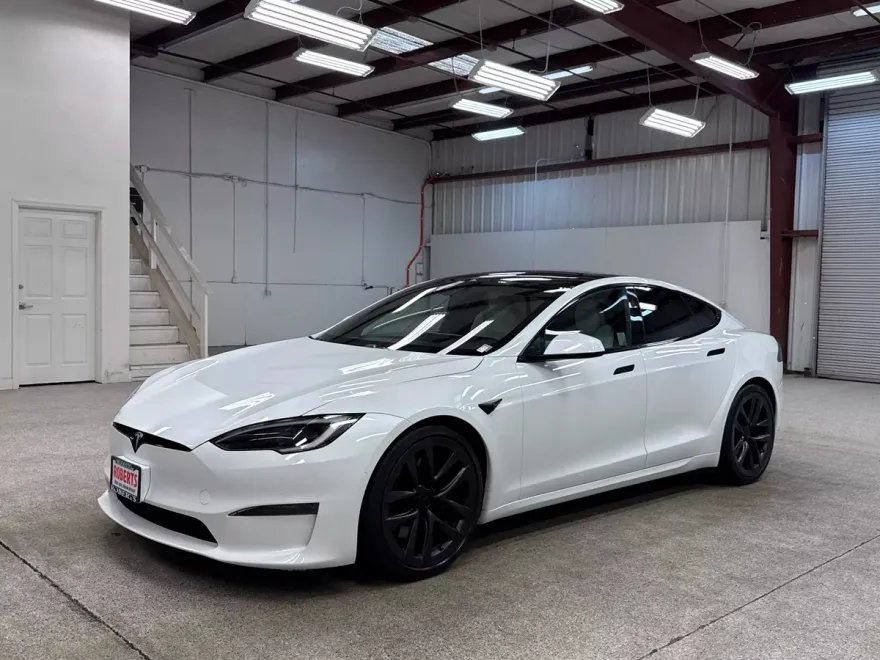 2022 Tesla Model S photo 1