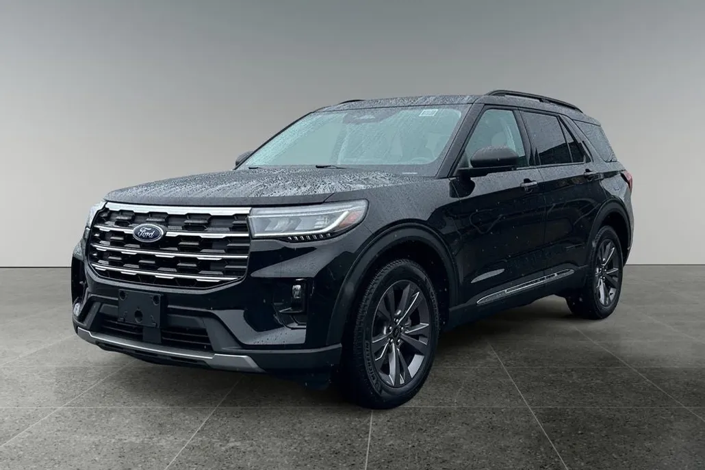2025 Ford Explorer photo 1