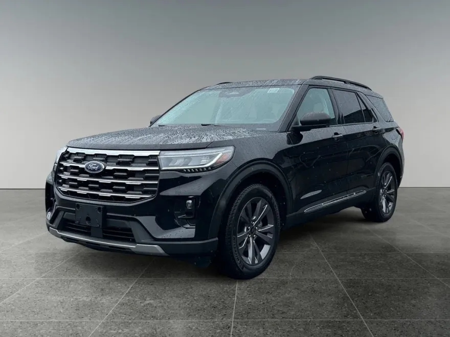 2025 Ford Explorer photo 1