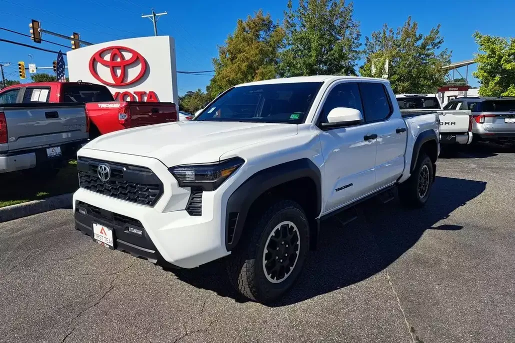 2025 Toyota Tacoma TRD Off-Road Double Cab photo 1