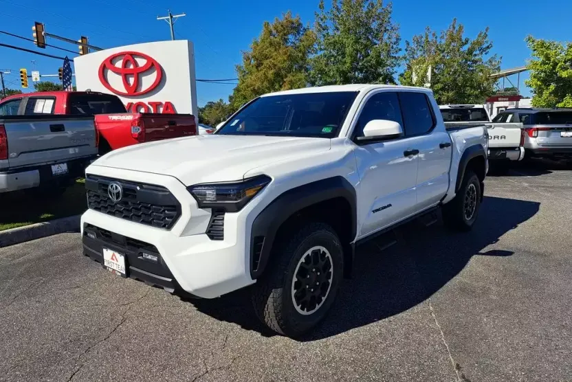 2025 Toyota Tacoma TRD Off-Road Double Cab photo 1