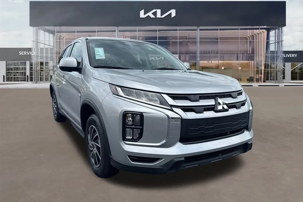2024 Mitsubishi Outlander Sport ES photo 1