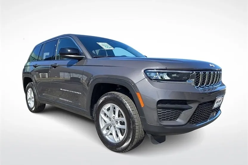 2025 Jeep Grand Cherokee Laredo X photo 1
