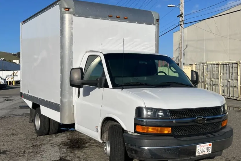 2016 Chevrolet Express 3500 Cutaway photo 1