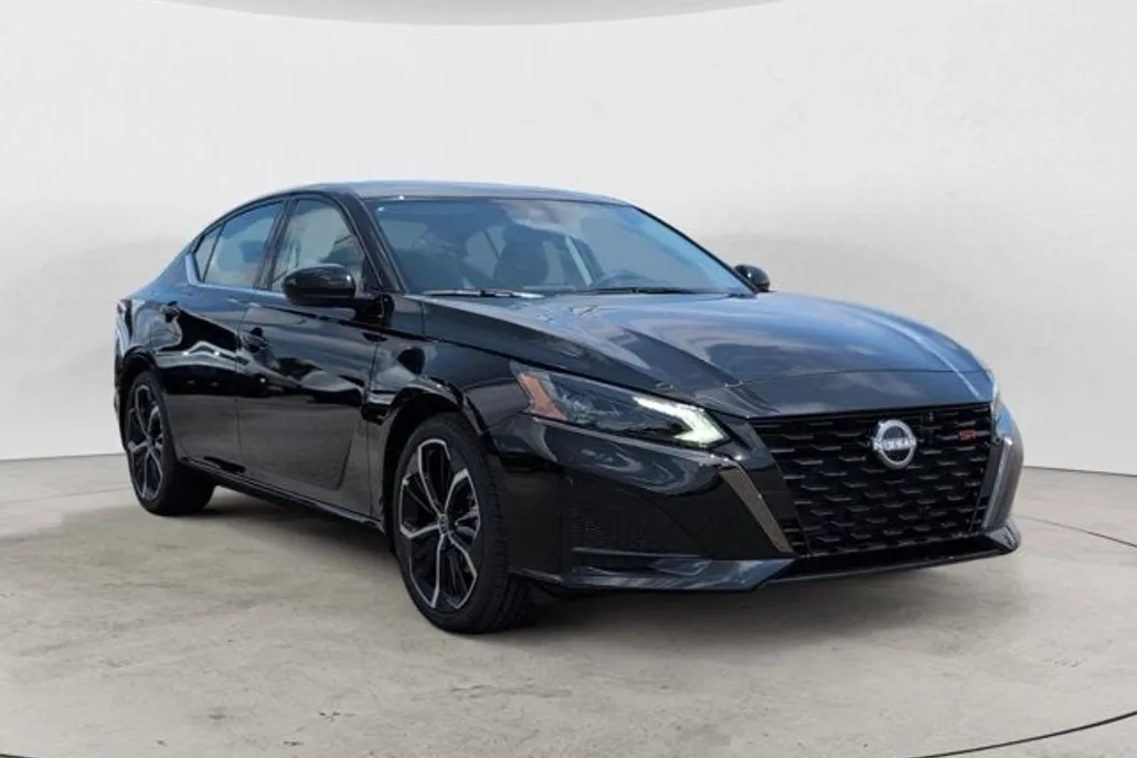 2025 Nissan Altima SR photo 1