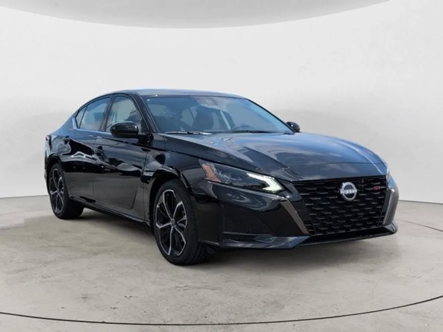 2025 Nissan Altima SR photo 1