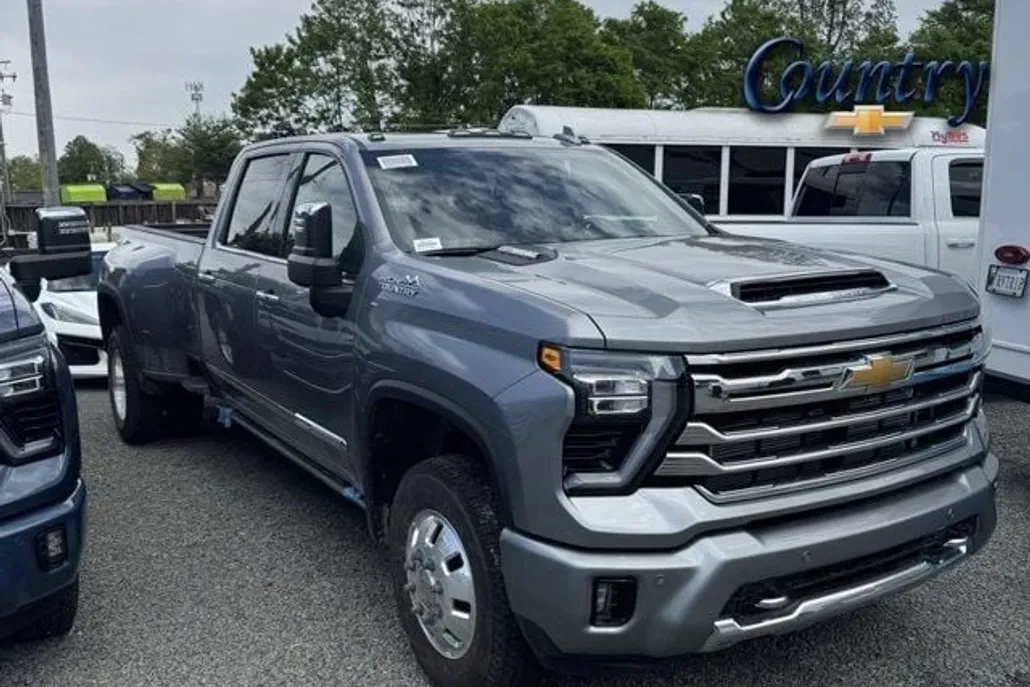 2025 Chevrolet Silverado 3500HD High Country photo 1