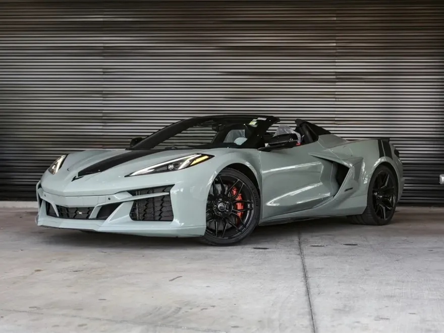 2024 Chevrolet Corvette Stingray E-Ray photo 1