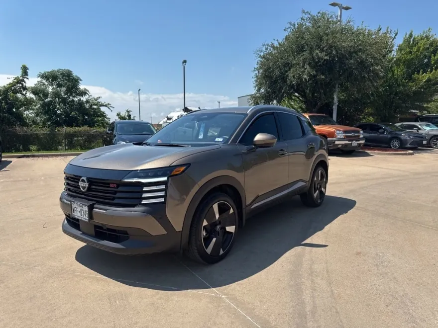2025 Nissan Kicks SR photo 1