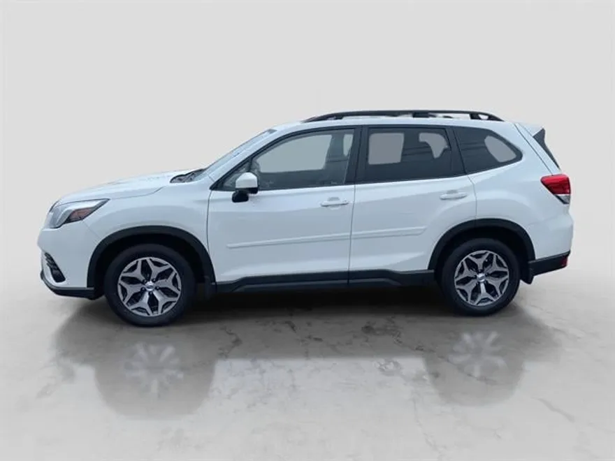 2023 Subaru Forester Premium photo 1