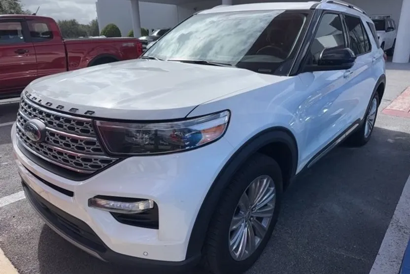 2022 Ford Explorer Limited photo 1