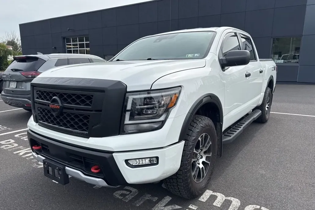 2022 Nissan Titan PRO-4X photo 1