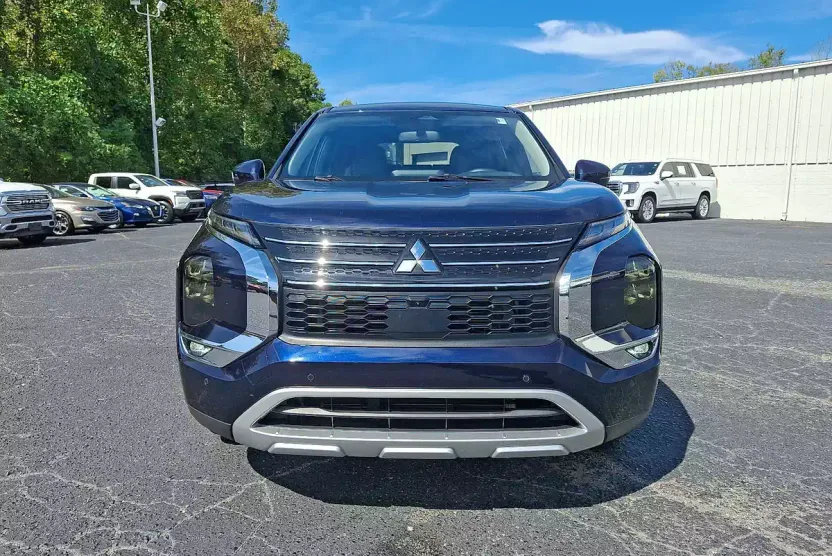 2022 Mitsubishi Outlander SE photo 1