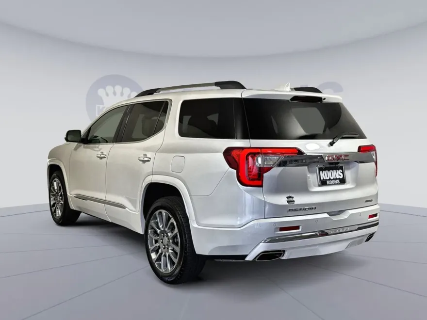 2023 Gmc Acadia Denali photo 1