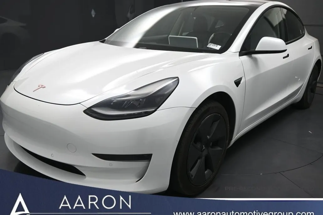 2021 Tesla Model 3 Standard Range Plus photo 1