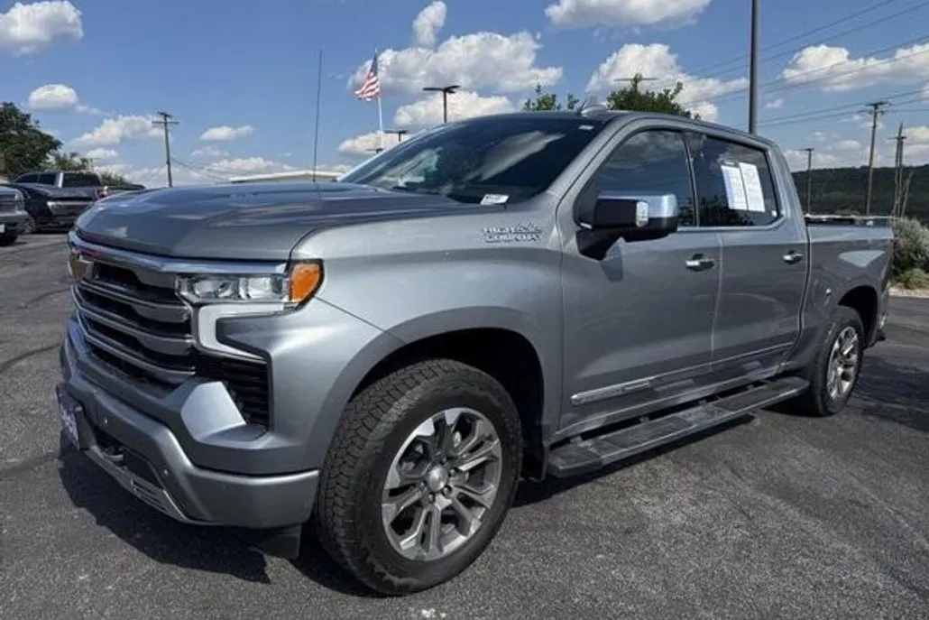 2024 Chevrolet Silverado 1500 High Country photo 1