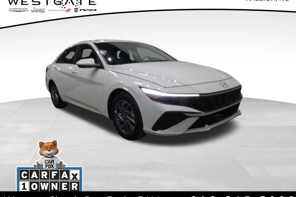2024 Hyundai Elantra SEL photo 1
