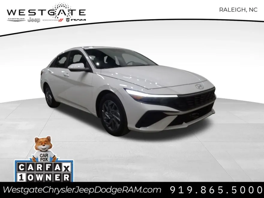 2024 Hyundai Elantra SEL photo 1