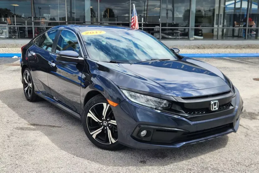 2017 Honda Civic Touring photo 1
