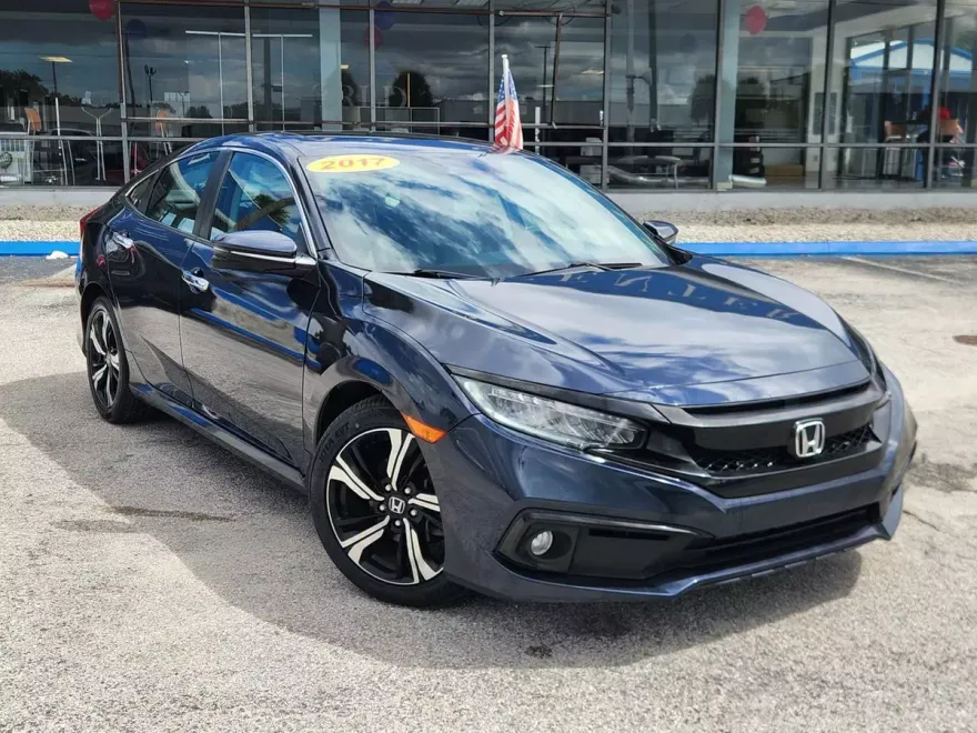 2017 Honda Civic Touring photo 1