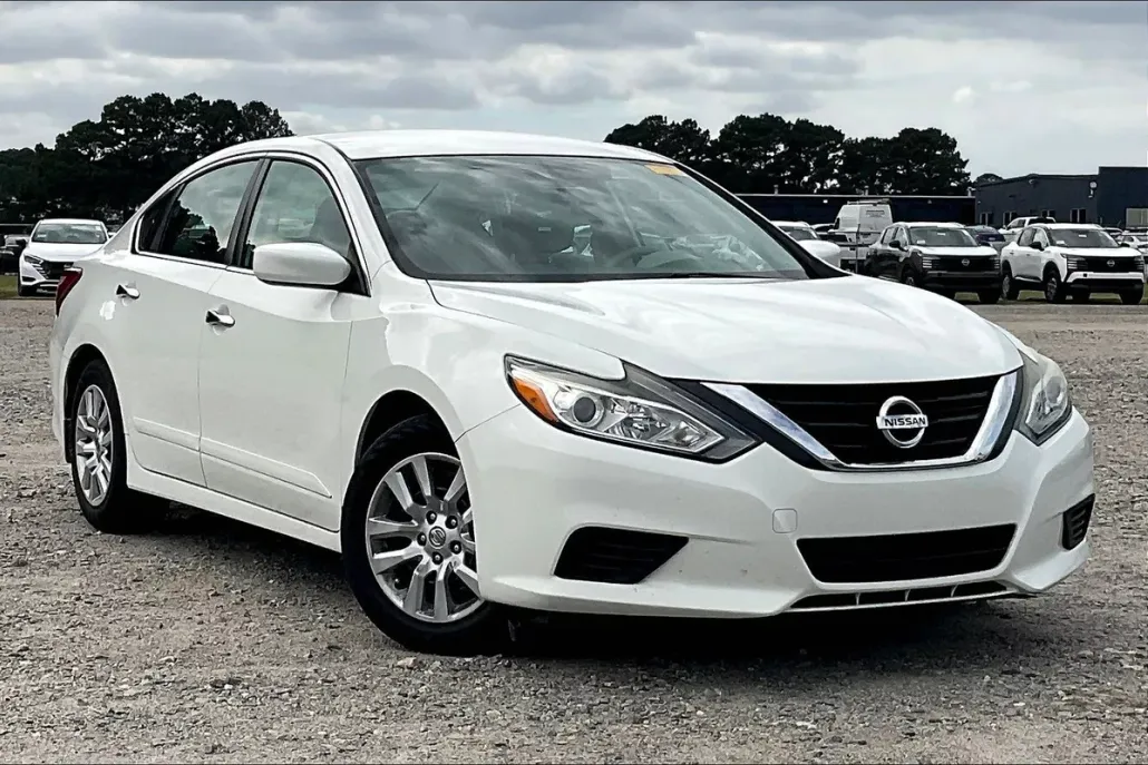 2017 Nissan Altima 2.5 S photo 1