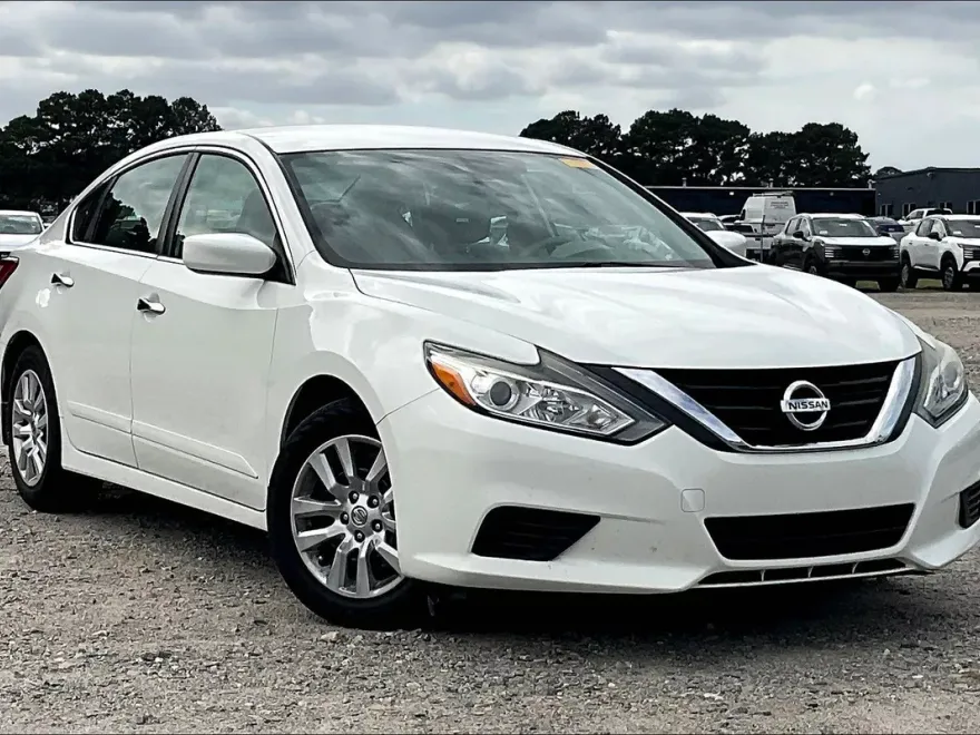 2017 Nissan Altima 2.5 S photo 1