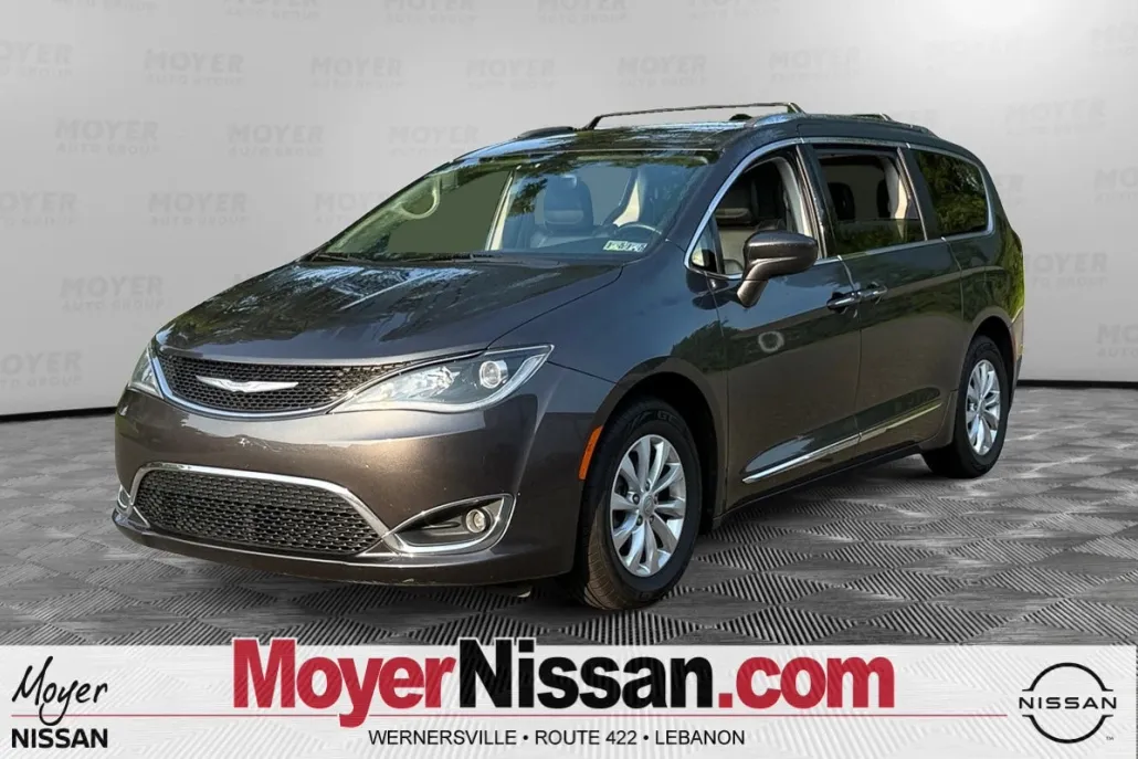2018 Chrysler Pacifica Touring L photo 1