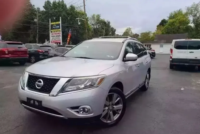 2014 Nissan Pathfinder Platinum photo 1