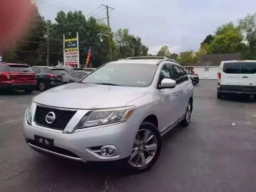 2014 Nissan Pathfinder Platinum photo 1