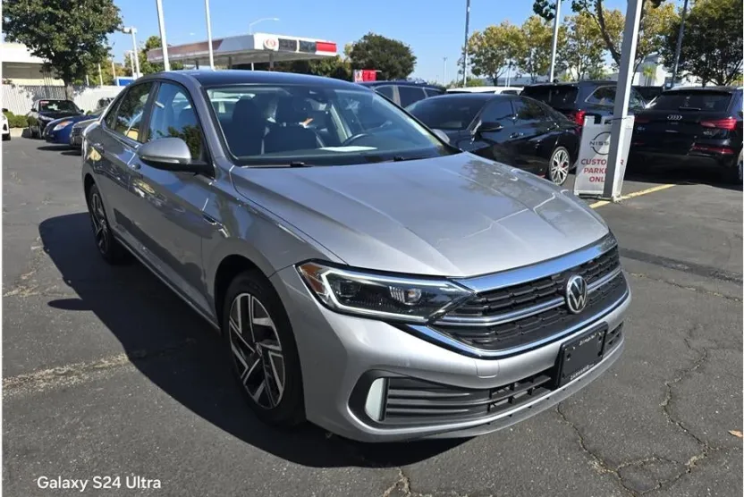 2022 Volkswagen Jetta 1.5T SEL photo 1