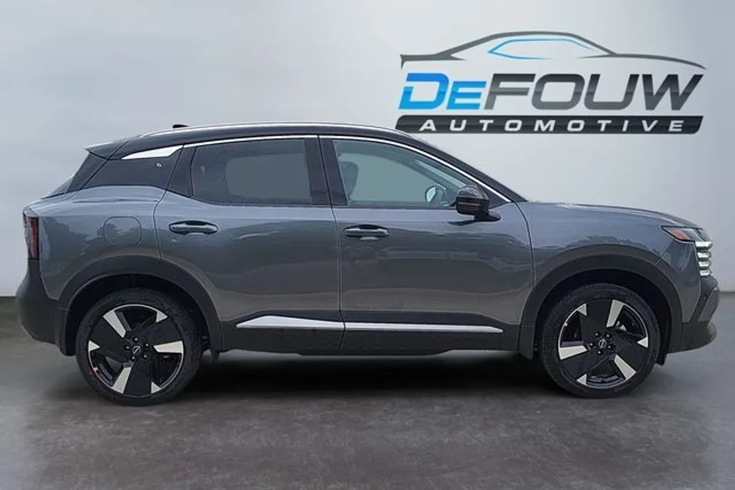 2025 Nissan Kicks SR photo 1