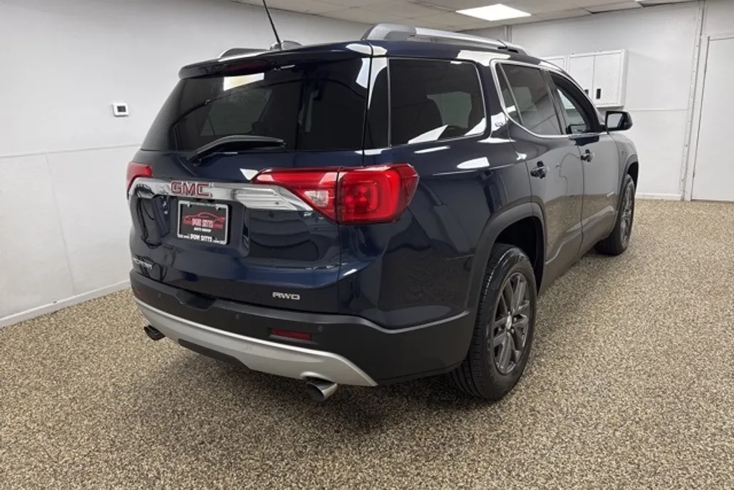 2017 Gmc Acadia SLT photo 1