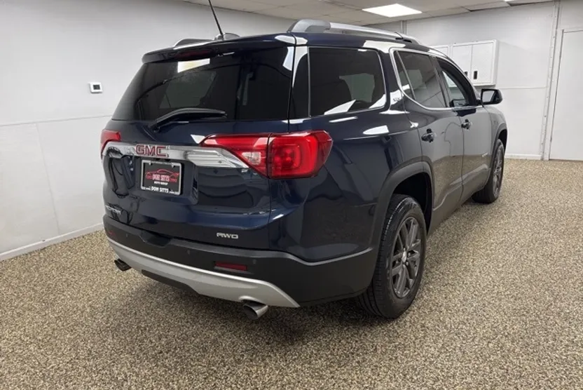 2017 Gmc Acadia SLT photo 1