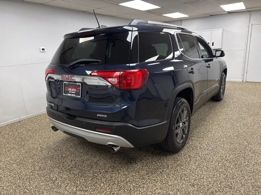 2017 Gmc Acadia SLT photo 1